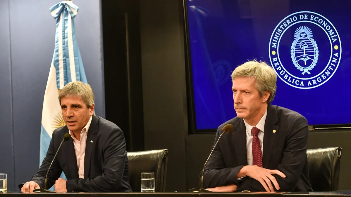Tras la inflación de diciembre y la baja del ritmo del dólar, el Gobierno ahora apunta a la tasa de interés