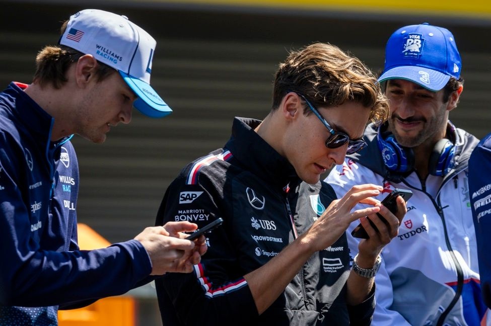Russell contó cómo es el grupo de WhatsApp entre los pilotos de F1
