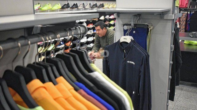 Ventas minoristas pymes bajaron 3,8% en julio: el comercio online es el único canal en alza