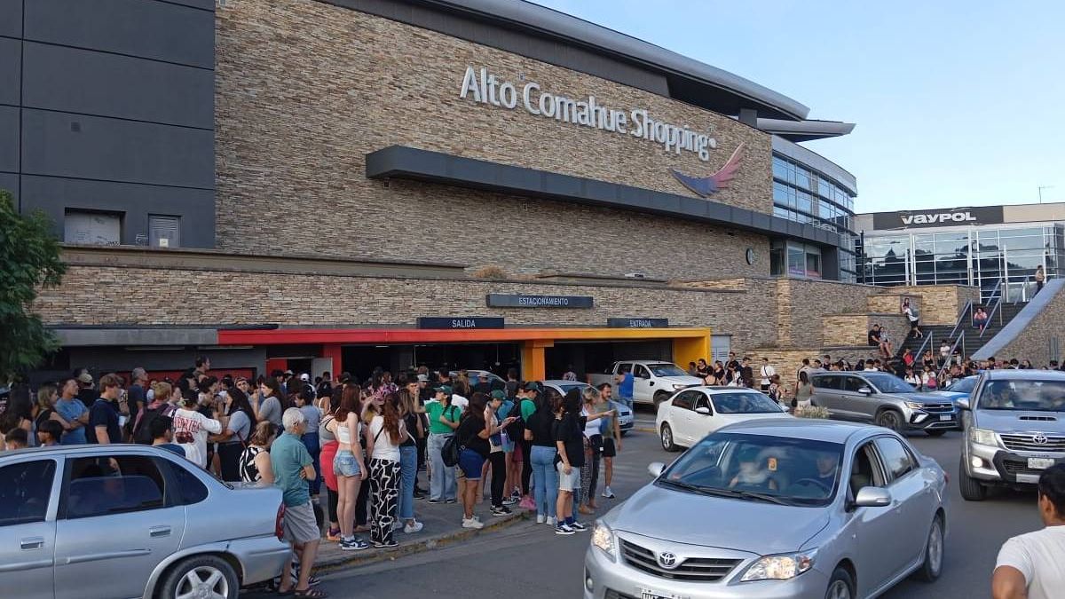 ¿Qué informó la Policía sobre la evacuación en el Alto Comahue Shopping?