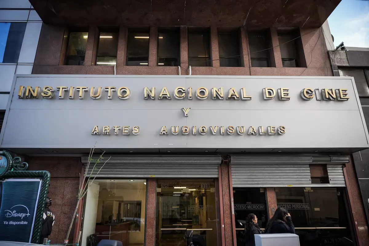 Gobierno elimina impuesto a películas con un mensaje irónico: "Lo que el INCAA nos robó"