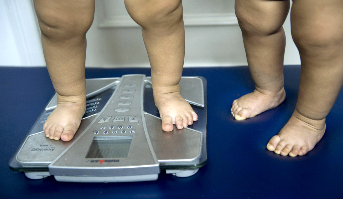 Solo ocho países reúnen a más de la mitad de los adultos con obesidad o sobrepeso, revela un estudio.
