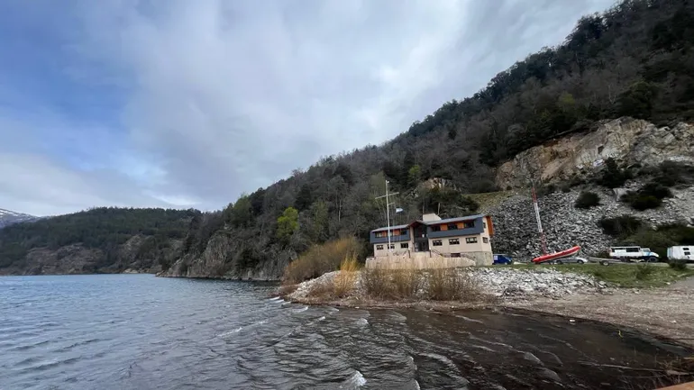 Encontraron a un hombre muerto en su vivienda cerca del lago Huechulafquen