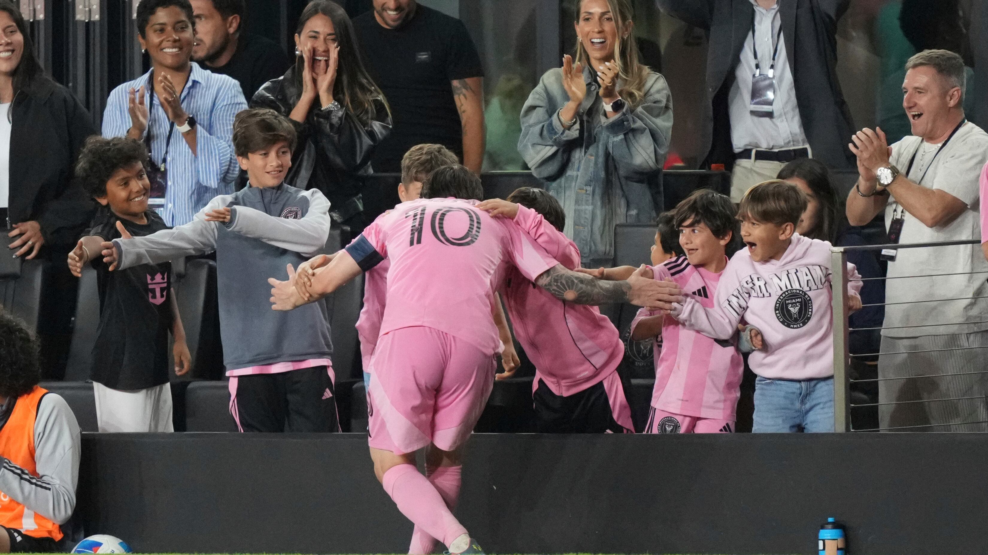 La Emocionante Celebración de Messi con sus Hijos Tras el Triunfo Crucial del Inter Miami