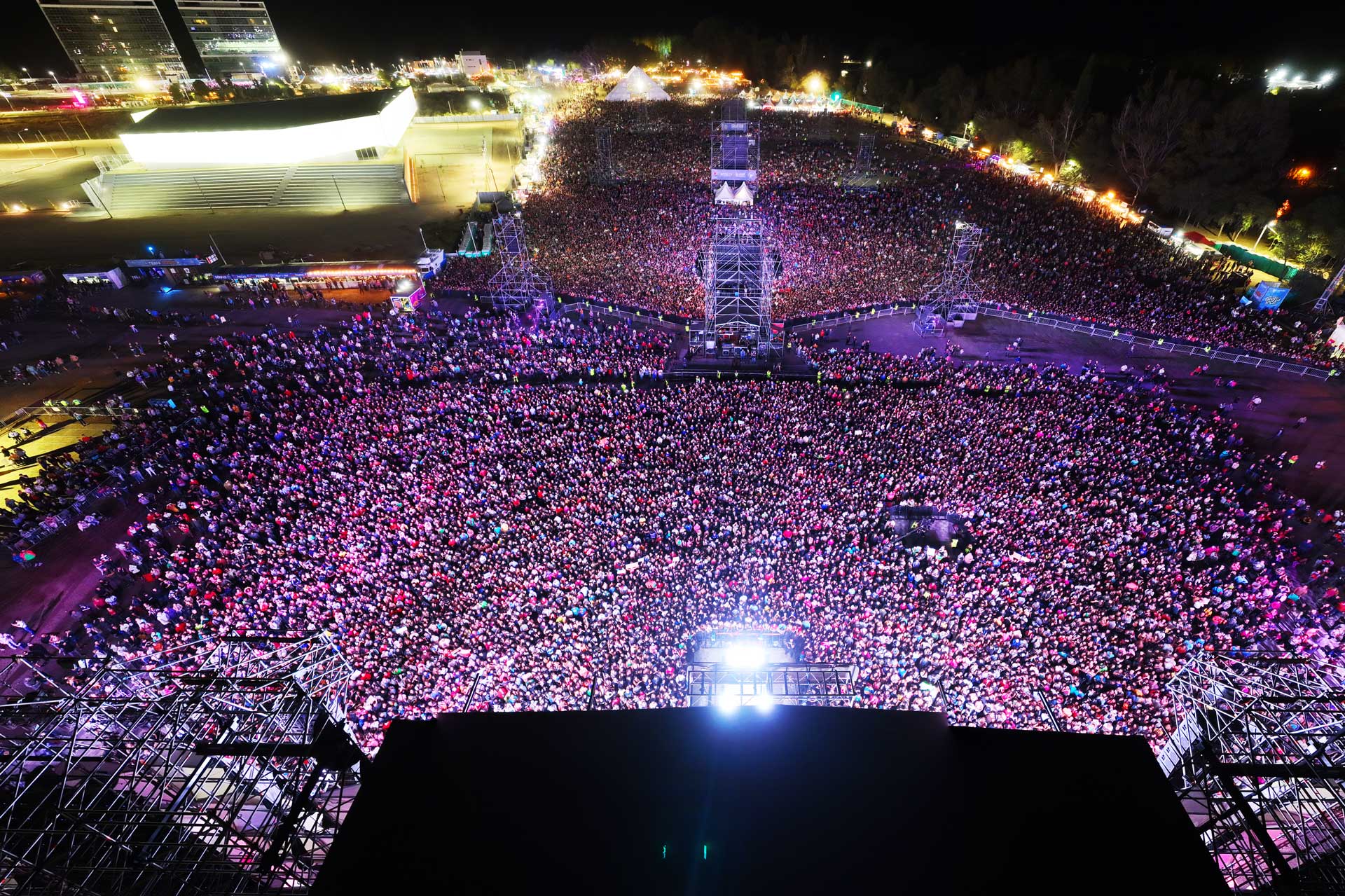 Venden las entradas para la Fiesta de la Confluencia 2025: ¿Cuánto cuesta cada día y el paquete completo?